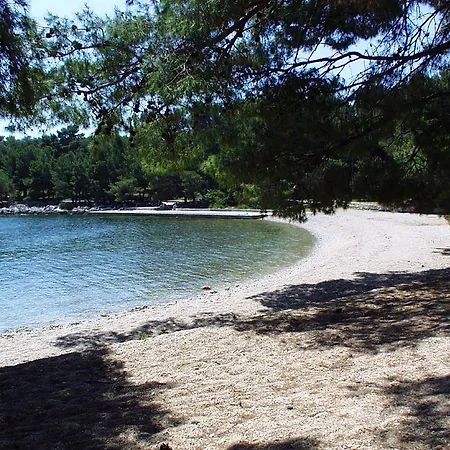 Pensionat Triple Vrboska 4600b 3*