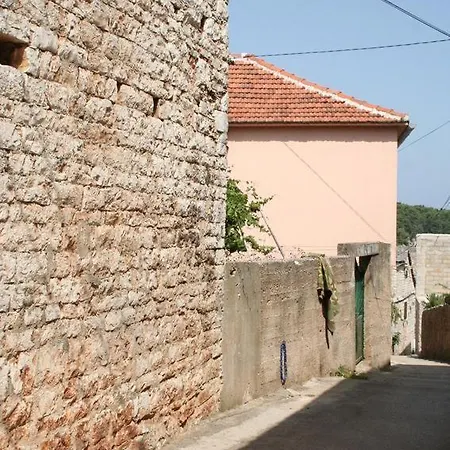 Triple Vrboska 4600b Split