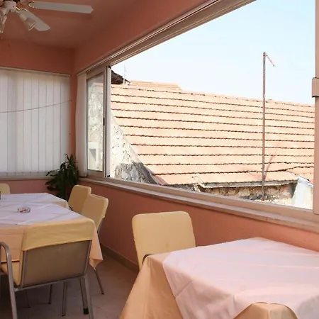 Pensionat Triple Vrboska 4600b 3*
